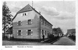 Altes-Pfarrhaus-1-Gr-800-300x193 in Alte Fotos vom kirchlichen Leben