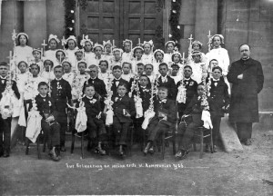 Erste-heilige-Kommunion-1925-in-Sandweier-800-300x216 in Alte Fotos aus der Schule