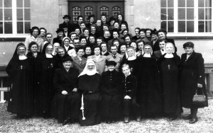 Schwestern-Besuch-Gr-800-300x188 in Alte Fotos vom kirchlichen Leben