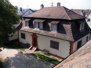 Das-Jagdhaus-von-1602-Blick-von-oben-300x225 in Jahresrückblick Heimatverein Sandweier 2013