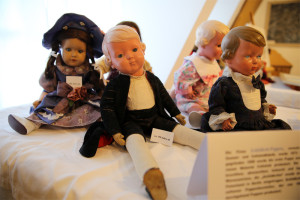Puppen-alt-300x200 in Ausstellungen der Strickliesel-Gruppe